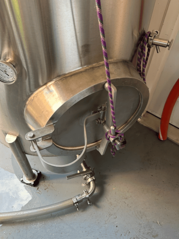 2 ripley custom 1.5 inch tc ss variable floating lid tanks 2000 litres